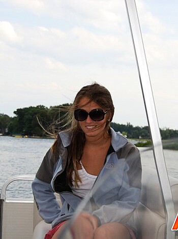 Nude on the boat - Photo 4