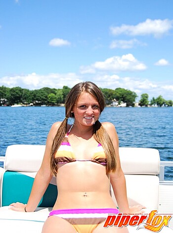 Nude on the boat - Photo 34