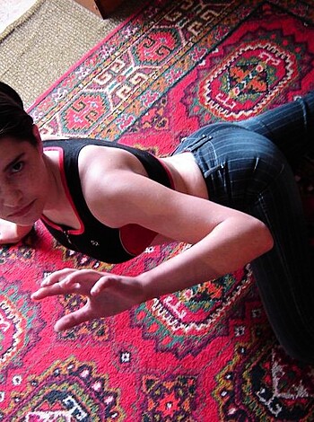 Pretty Russian brunette posing at home - Photo 16