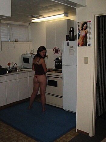 Jenna - Amateur Teen Showing her Panties - Photo 5