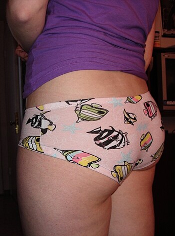 Jenna - Amateur Teen Showing her Panties - Photo 11