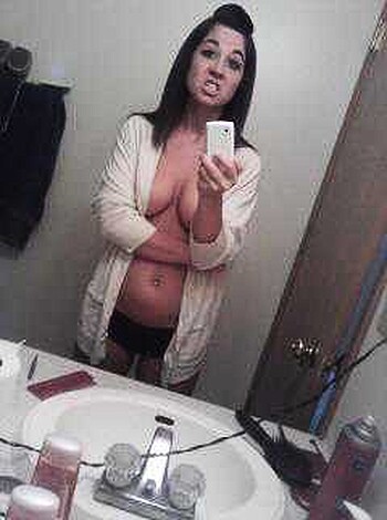 Dirty Little Bitch - Photo 1