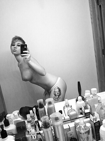 Dirty Little Bitch - Photo 24