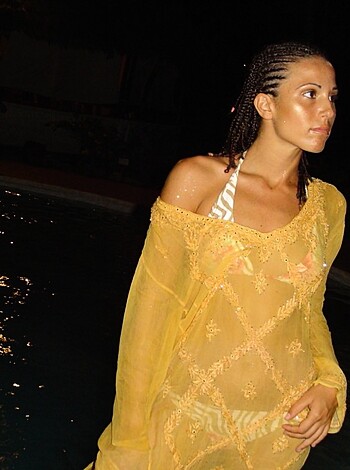 Tanned beach brunette on vacation in Jamaique - Photo 32
