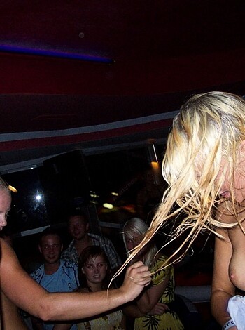 PikoTOP - Drunk party girls gone wild and naked - Photo 11