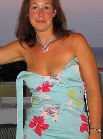 Girlfriend exposed on holiday - Photo 5
