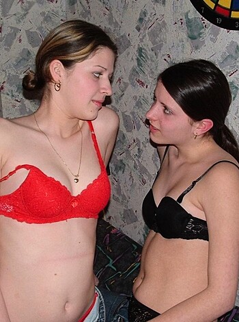 Amateur Lesbian Girls - Photo 7