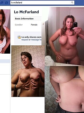 A naked babe, chilling in front of her fucking mirror, playing with herself.