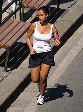 A chick sprinting her ass off.