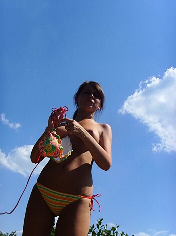 Horny Girls on Vacation - Sue - Photo 8