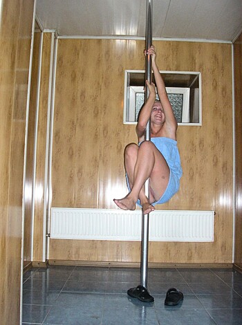 Amateur girls party in the sauna - Photo 3