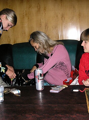Amateur girls party in the sauna - Photo 12