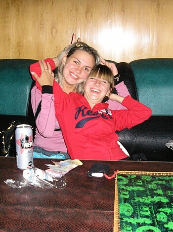 Amateur girls party in the sauna - Photo 13