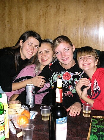 Amateur girls party in the sauna - Photo 14