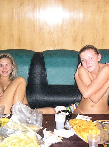 Amateur girls party in the sauna - Photo 43