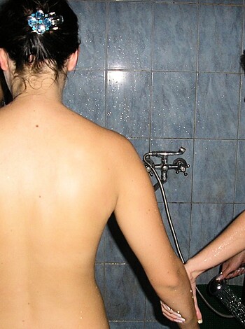 Amateur girls party in the sauna - Photo 45