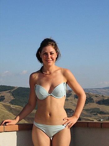 Horny Girls on Vacation - Charlotte - Photo 2