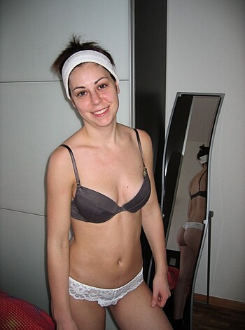 Horny Girls on Vacation - Charlotte - Photo 31