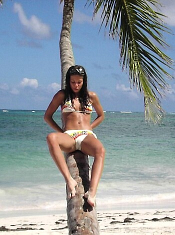 Beach Horny Girls on Vacation - Gina - Photo 5