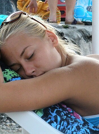 Horny Girls on Vacation - Verena - Photo 7
