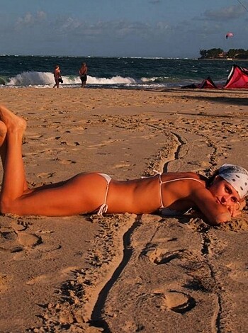 Perfect body nude and topless on beach vacations - Photo 28