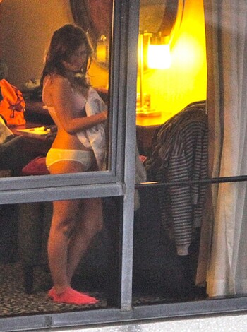 Voyeur - Window View - Photo 5
