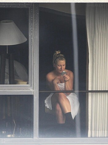 Voyeur - Window View - Photo 16
