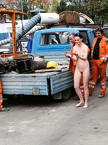 "Fuckin' hot chick naked as fuck hangin' with some dudes workin' shit out, bitches."