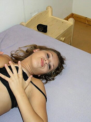 Sexy Amateur Babe posing  - Photo 6