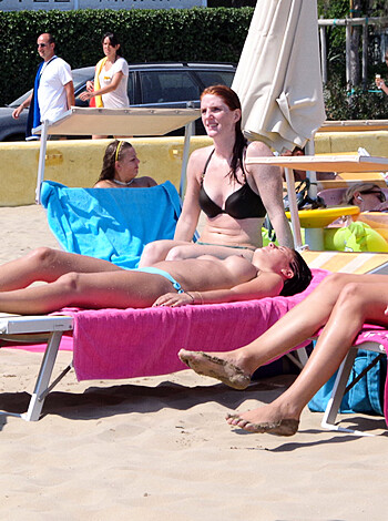 Girls sunbathing on italian beach of the Adriatic Coast - Photo 12