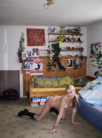 Blonde Amateur Teen Babe 3 - Photo 1