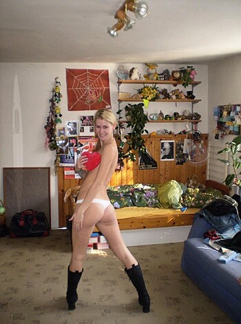 Blonde Amateur Teen Babe 3 - Photo 11