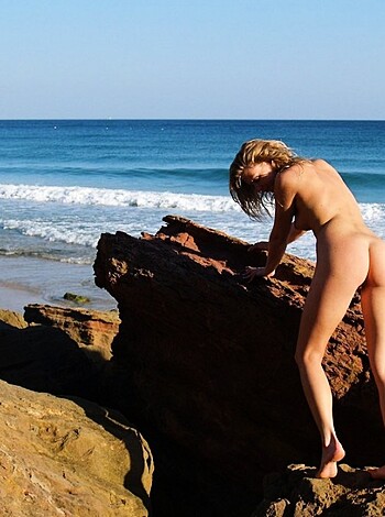 Jane on nudist vacation IV - Photo 4