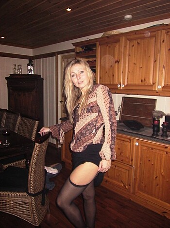 Sexy Blonde Amateur Wife 10 - Photo 4