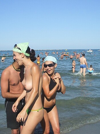 "Yo, check out these three dimes in their itty-bitty bikinis on the shore."