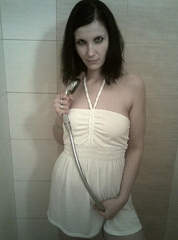 Sexy Babe posing 2 - Photo 3