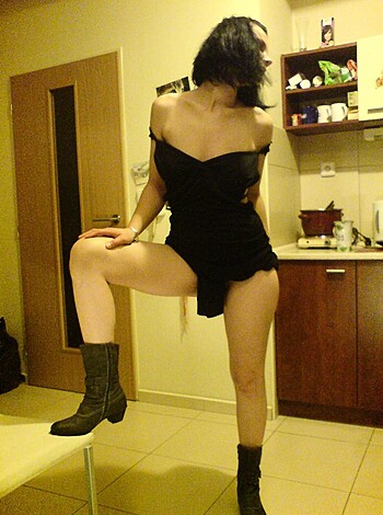 Sexy Babe posing 2 - Photo 20