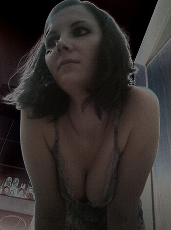 Sexy Babe posing 2 - Photo 68