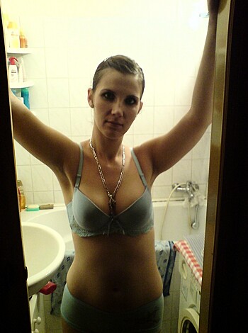 Sexy Babe posing 2 - Photo 139
