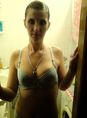 Sexy Babe posing 2 - Photo 138