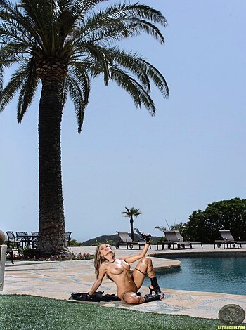 Erika Jordan - Photo 16