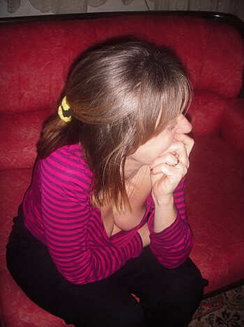 Downblouse/Cleavage 1 - Photo 4