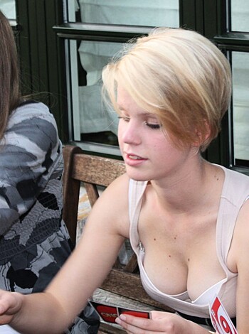 Downblouse/Cleavage 1 - Photo 8