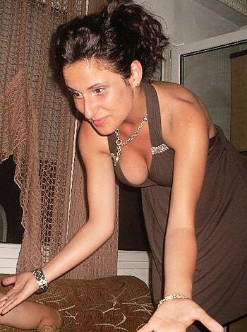 Downblouse/Cleavage 1 - Photo 10