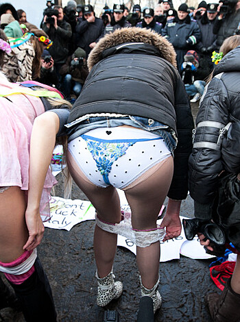 "A bunch of hot bitches showin' off their ass-crackers n' shit."