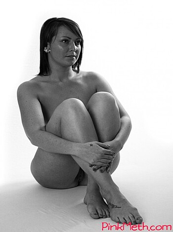 Emma Poole big nipples - Photo 13