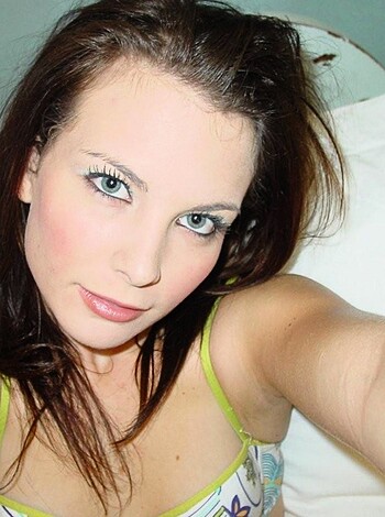 Naked Amateur Teen Girlfriend 15 - Photo 16
