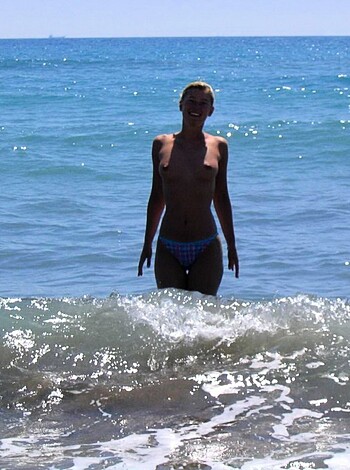 Blonde Girlfriend on Vacation 3 - Photo 27