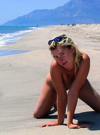 Blonde Girlfriend on Vacation 3 - Photo 40