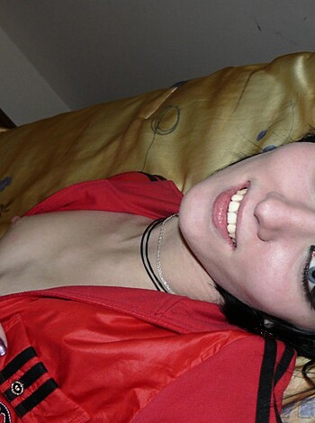 Sexy Amateur Hottie posing 20 - Photo 91